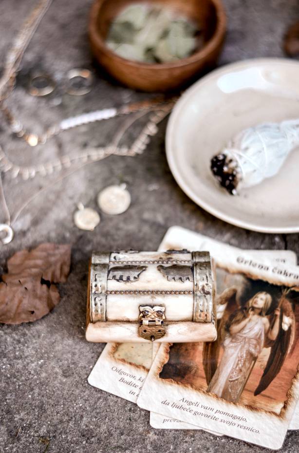 A sikermágia a valódi áttörés útja: egy lépésről lépésre felépített spirituális folyamat, amely az energetikai blokkok oldásával támogatja üzleti, karrier- és tanulmányi sikereidet, túllépve a hirtelen csodák illúzióján.