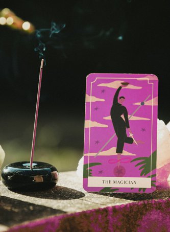 A azerelmi kötés mágia segít abban, hogy aktívan tegyél a boldogságodért.